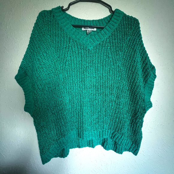 Tommy Bahama V-Neck Cropped Sweater - Picture 3 of 4